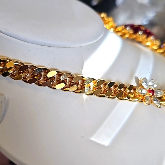LUXURY Courtney Lee Red Cranberry Rhinestone Cluster Necklace
